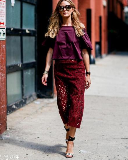 一字肩配什么裙子 夏日甜美范儿 一字肩配什么裙子 夏日甜美范儿