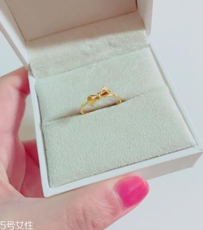 戒指应该戴在哪个手上?戒指戴左手还是右手 戒指应该戴在哪个手上?戒指戴左手还是右手