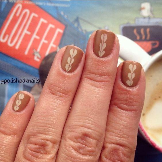 咖啡拉花美甲配什么颜色好看 拉花美甲图片大全