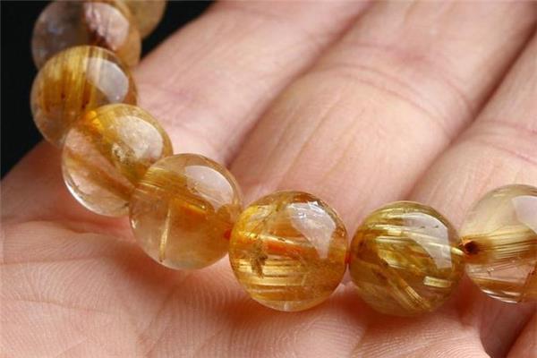 黄发晶适合什么人戴 什么人不适合戴黄发晶