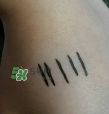 mac眼线液笔怎么用？mac魅可眼线液笔使用方法