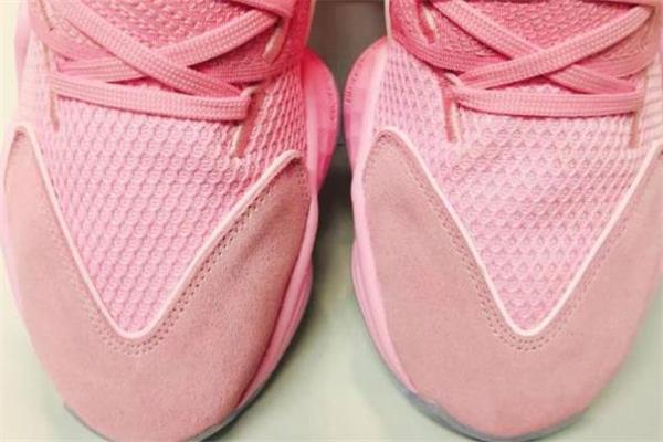 阿迪达斯哈登4代粉色开箱测评 哈登4骚粉色发售时间