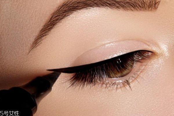 初学者自己怎么画眼线 超简单眼线画法 初学者自己怎么画眼线 超简单眼线画法