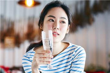 唇色深用什么方法改善 四大技巧改善唇色深 唇色深用什么方法改善 四大技巧改善唇色深