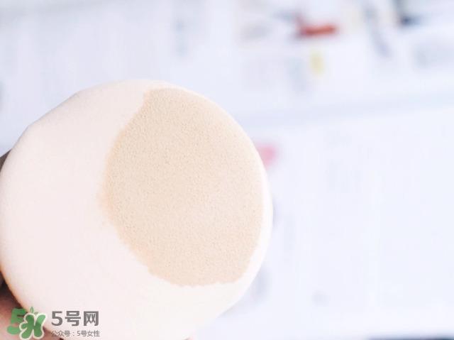 欧莱雅瓷肌气垫多少钱?欧莱雅奇焕光采瓷肌气垫专柜价 欧莱雅瓷肌气垫多少钱?欧莱雅奇焕光采瓷肌气垫专柜价