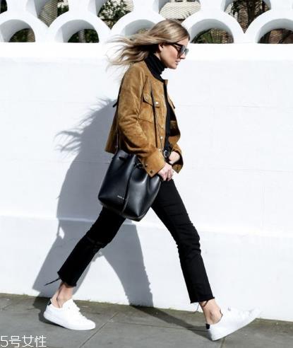 小白鞋发霉了怎么洗掉？小白鞋霉点清洗方法