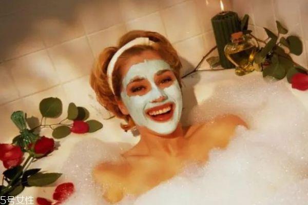 秋天应该怎么护肤呢 秋天怎么保护皮肤呢 秋天应该怎么护肤呢 秋天怎么保护皮肤呢