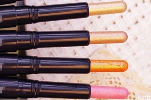 珠光眼影笔有什么用 珠光眼影可以直接用吗 珠光眼影笔有什么用 珠光眼影可以直接用吗