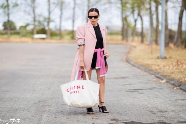 长袖配短裤好看吗 最时髦的换季穿搭 长袖配短裤好看吗 最时髦的换季穿搭