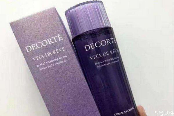 化妆水能不能涂眼周 涂化妆水要避开眼周吗 化妆水能不能涂眼周 涂化妆水要避开眼周吗