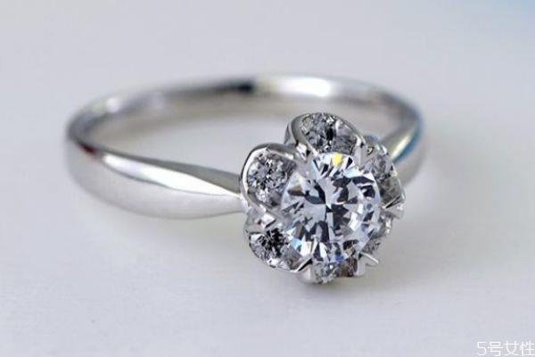 莫桑钻是什么 莫桑石和钻石最大的区别 莫桑钻是什么 莫桑石和钻石最大的区别