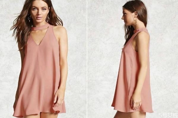 脖子比较短应该穿圆领衣服还是v领衣服呢 脖子比较短应该穿圆领衣服还是v领衣服呢