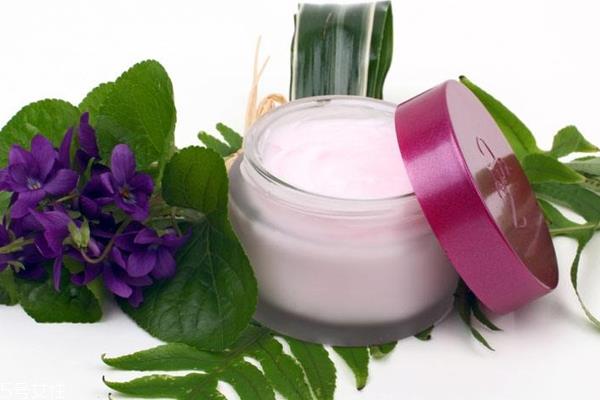 天然护肤品会使用防腐剂吗 无防腐护肤品真的安全吗 天然护肤品会使用防腐剂吗 无防腐护肤品真的安全吗