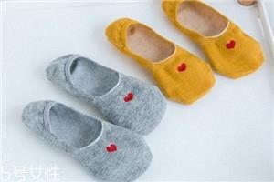 袜子粘有头发怎么办?巧妙利用身边物品 袜子粘有头发怎么办?巧妙利用身边物品