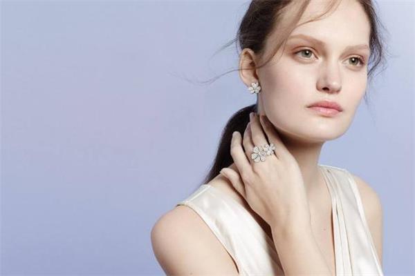 梵克雅宝在哪个国家最便宜 梵克雅宝哪里买最便宜 梵克雅宝在哪个国家最便宜 梵克雅宝哪里买最便宜