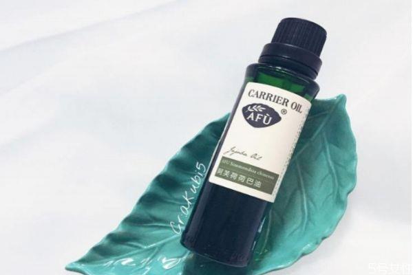 荷荷巴油可以去黑头吗 荷荷巴油有去黑头的效果吗 荷荷巴油可以去黑头吗 荷荷巴油有去黑头的效果吗