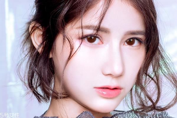 日抛隐形眼镜适合新手吗 不建议新手使用 日抛隐形眼镜适合新手吗 不建议新手使用