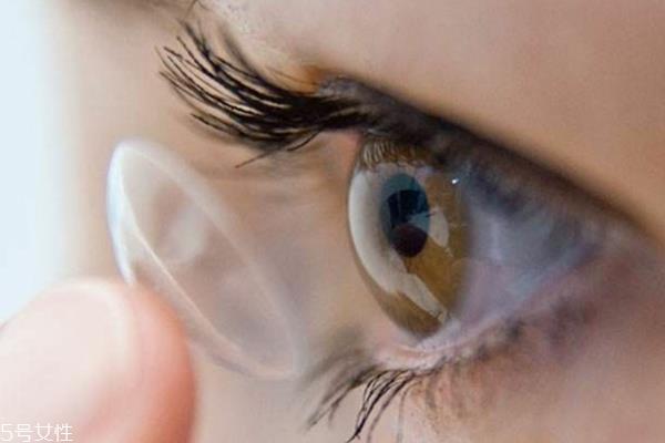 日抛隐形眼镜适合新手吗 不建议新手使用 日抛隐形眼镜适合新手吗 不建议新手使用