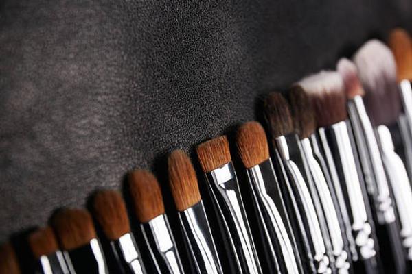 化妆刷可以用多久 化妆刷能否用洗面奶洗 化妆刷可以用多久 化妆刷能否用洗面奶洗