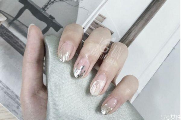 涂甲油胶的正确顺序 没有照灯怎么弄干甲油胶 涂甲油胶的正确顺序 没有照灯怎么弄干甲油胶