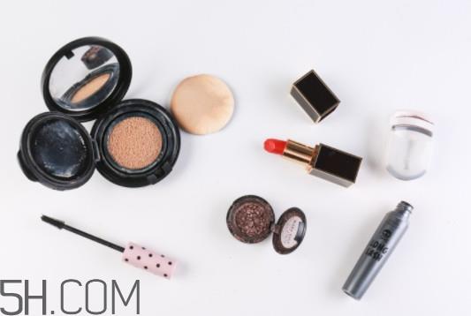 干掉的睫毛膏怎么办 快速拯救受伤的化妆品 干掉的睫毛膏怎么办 快速拯救受伤的化妆品