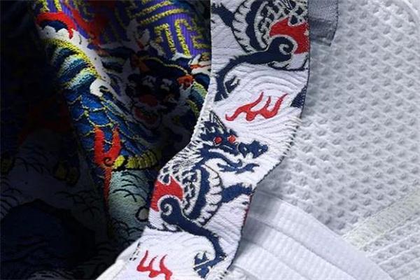 李宁溯锦绣怎么洗 轻轻刷洗即可 李宁溯锦绣怎么洗 轻轻刷洗即可