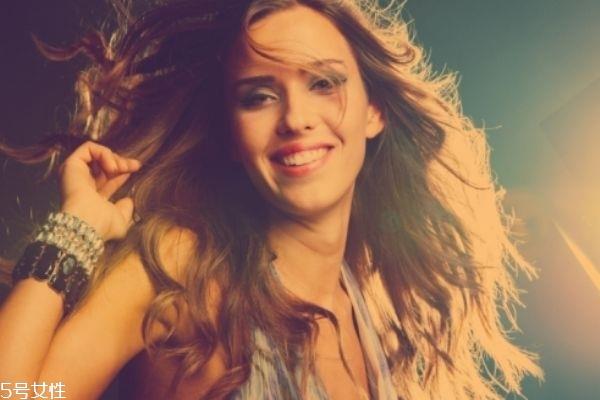 蒸脸器可以用自来水吗 蒸脸器中加什么水最好 蒸脸器可以用自来水吗 蒸脸器中加什么水最好