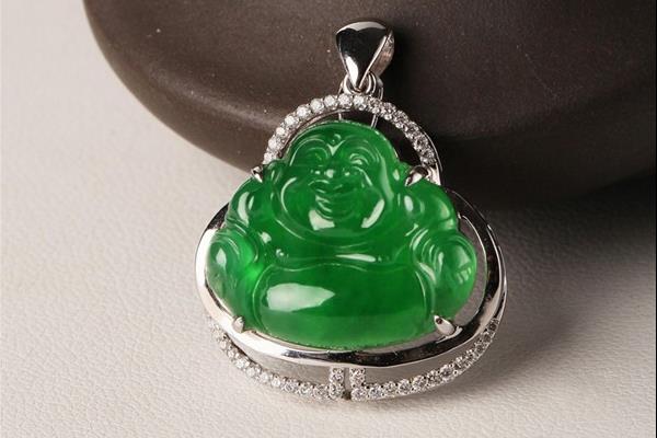 翡翠会变色是真是假的吗 什么是玻璃种翡翠 翡翠会变色是真是假的吗 什么是玻璃种翡翠