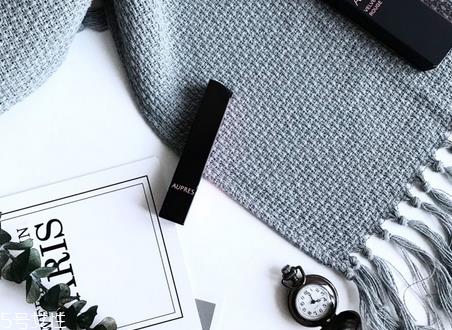 欧珀莱丝绒唇膏试色 秋冬必入款 欧珀莱丝绒唇膏试色 秋冬必入款