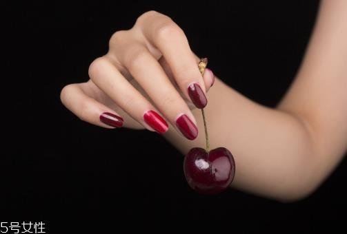 指甲油怎样擦避免中毒 指甲油避毒方法 指甲油怎样擦避免中毒 指甲油避毒方法