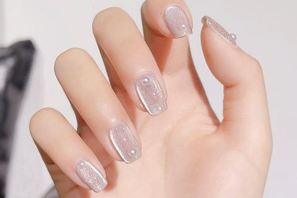 美甲可以维持多长时间 美甲能自己抠下来吗 美甲可以维持多长时间 美甲能自己抠下来吗