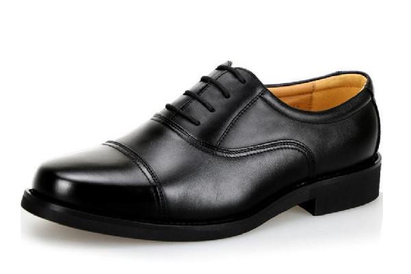 皮鞋磨脚是大了还是小了 皮鞋磨脚会一直磨吗 皮鞋磨脚是大了还是小了 皮鞋磨脚会一直磨吗