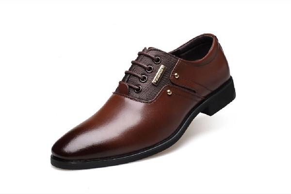 皮鞋磨脚是大了还是小了 皮鞋磨脚会一直磨吗 皮鞋磨脚是大了还是小了 皮鞋磨脚会一直磨吗