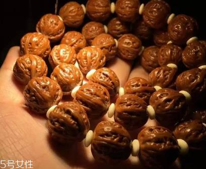 核桃手串可以上油吗 油少了会裂开 核桃手串可以上油吗 油少了会裂开