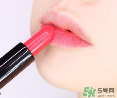 赫拉235口红怎么样?赫拉蛇皮235口红试色 赫拉235口红怎么样?赫拉蛇皮235口红试色