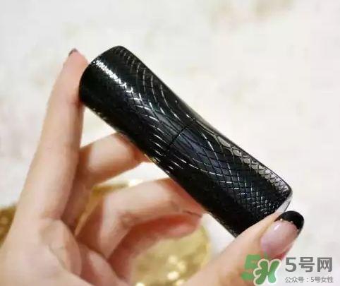赫拉235口红怎么样?赫拉蛇皮235口红试色 赫拉235口红怎么样?赫拉蛇皮235口红试色