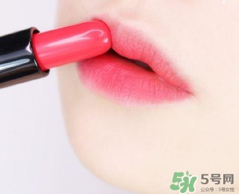 赫拉235口红怎么样?赫拉蛇皮235口红试色 赫拉235口红怎么样?赫拉蛇皮235口红试色