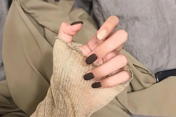 磨砂美甲要不要涂封层 磨砂美甲涂几层