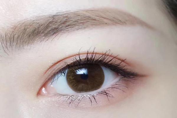 戴美瞳能滴眼药水吗 戴美瞳滴了眼药水会怎么样 戴美瞳能滴眼药水吗 戴美瞳滴了眼药水会怎么样