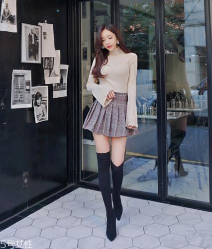 格子百褶裙配什么上衣?美翻整个春夏 格子百褶裙配什么上衣?美翻整个春夏