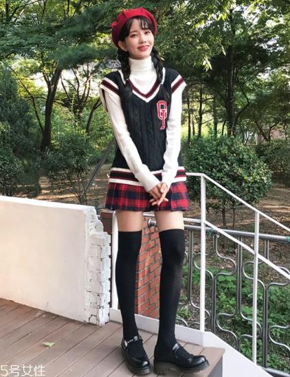 格子百褶裙配什么上衣?美翻整个春夏 格子百褶裙配什么上衣?美翻整个春夏