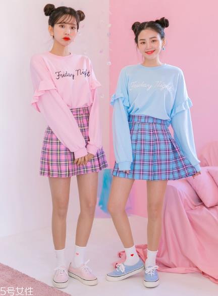 格子百褶裙配什么上衣?美翻整个春夏 格子百褶裙配什么上衣?美翻整个春夏