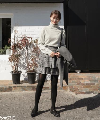 格子百褶裙配什么上衣?美翻整个春夏 格子百褶裙配什么上衣?美翻整个春夏