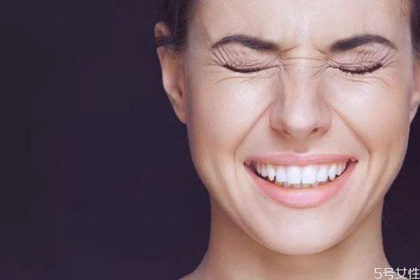 笑纹是什么样子 笑纹去除小妙招 笑纹是什么样子 笑纹去除小妙招