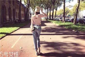 牛仔裤太紧了怎么办?牛仔裤穿穿就松了 牛仔裤太紧了怎么办?牛仔裤穿穿就松了