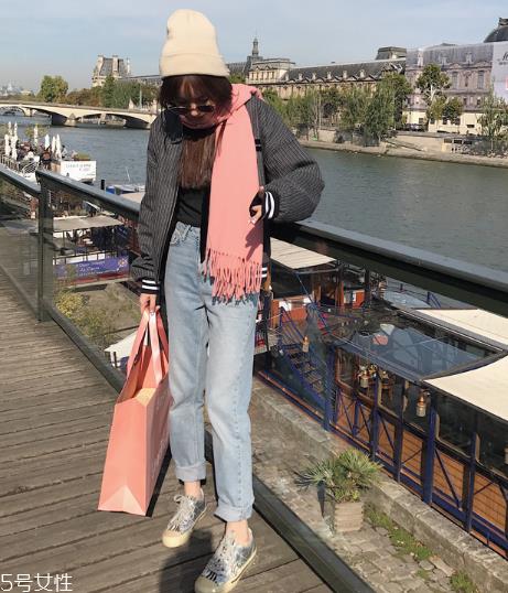 牛仔裤太紧了怎么办?牛仔裤穿穿就松了 牛仔裤太紧了怎么办?牛仔裤穿穿就松了