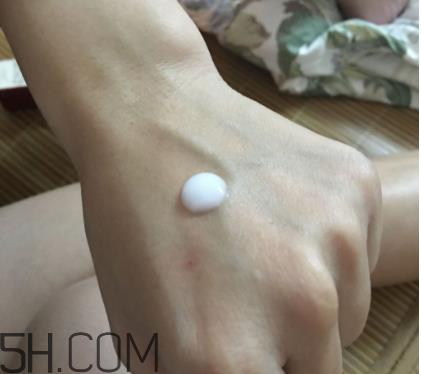 Olay小脸精华露是乳液吗？用在哪一个步骤？