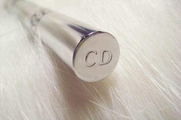 如何挑选遮瑕笔 遮瑕笔如何遮细纹 如何挑选遮瑕笔 遮瑕笔如何遮细纹