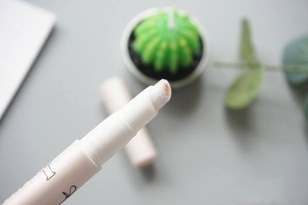 如何挑选遮瑕笔 遮瑕笔如何遮细纹 如何挑选遮瑕笔 遮瑕笔如何遮细纹