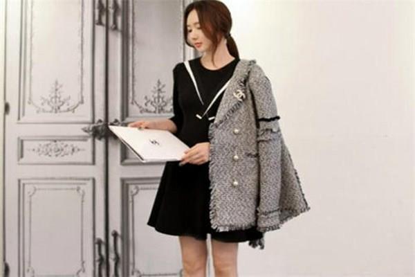 小香风套装里面怎么搭 小香风套装搭配技巧 小香风套装里面怎么搭 小香风套装搭配技巧